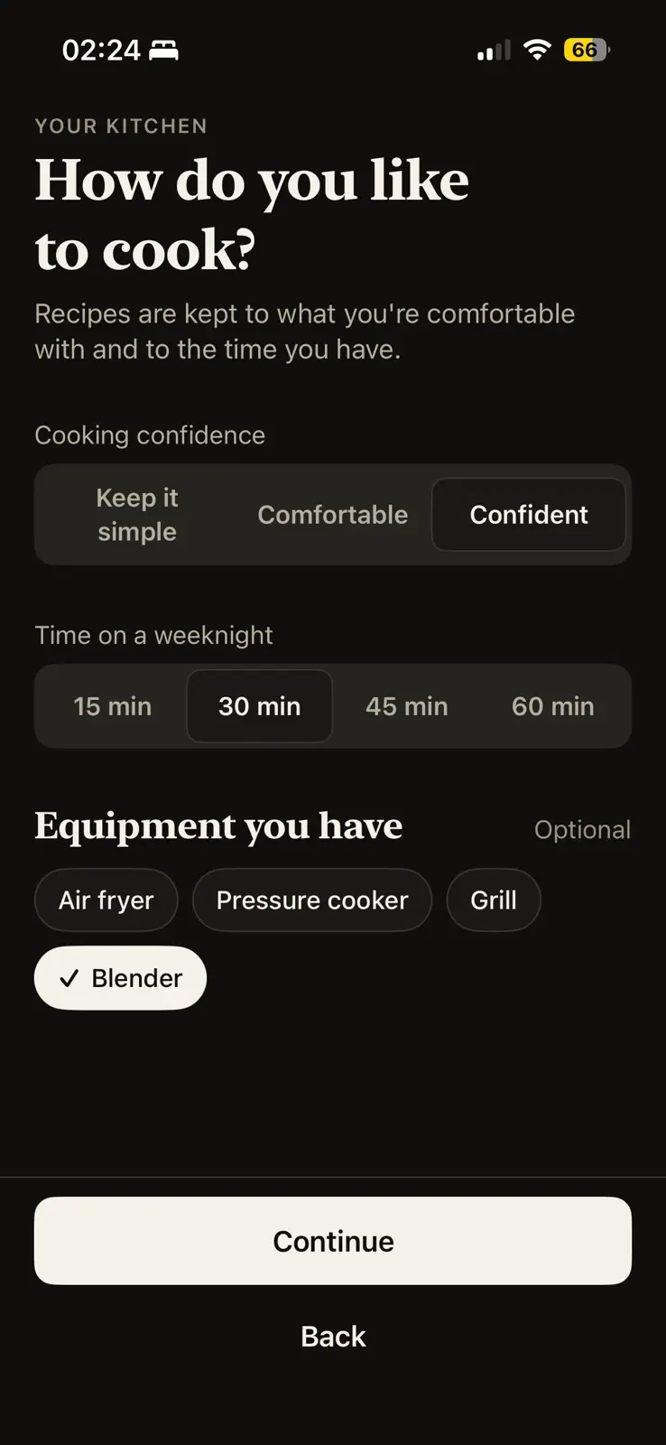 How do you like to cook, in dark mode, under a your kitchen label. A line says recipes are kept to what you are comfortable with and to the time you have. Cooking confidence is set to confident over keep it simple and comfortable, time on a weeknight to 30 minutes out of 15, 30, 45 and 60, and in an optional equipment list, blender is ticked beside air fryer, pressure cooker and grill. Continue and Back buttons at the foot.